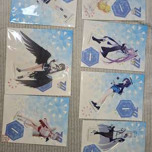 블루아카이브 아크릴 스탠드 및 학생증 판매합니다.