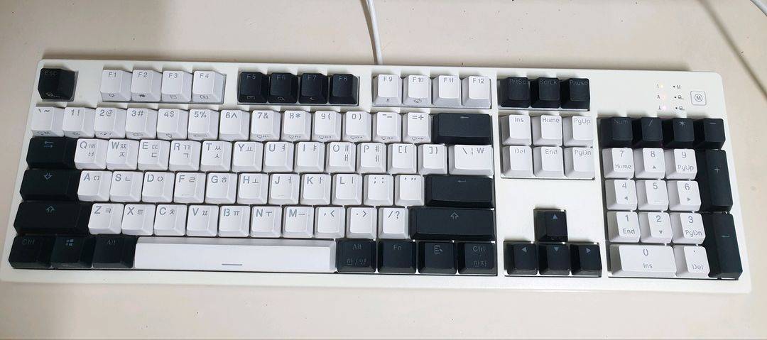 앱코 K997P 45g PBT 투톤 RGB 완전방수 무접점 키보드--1