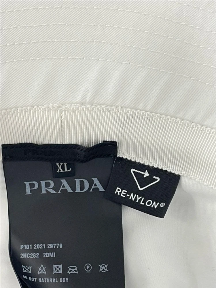새상품 프라다 리나일론 버킷햇 XL 사이즈 화이트 컬러 이미지