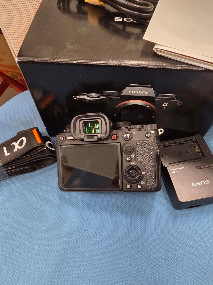 소니a1 상태좋은풀박스판매해요 컷수3천컷정도사용한바디입니다 타기종교환가능--3