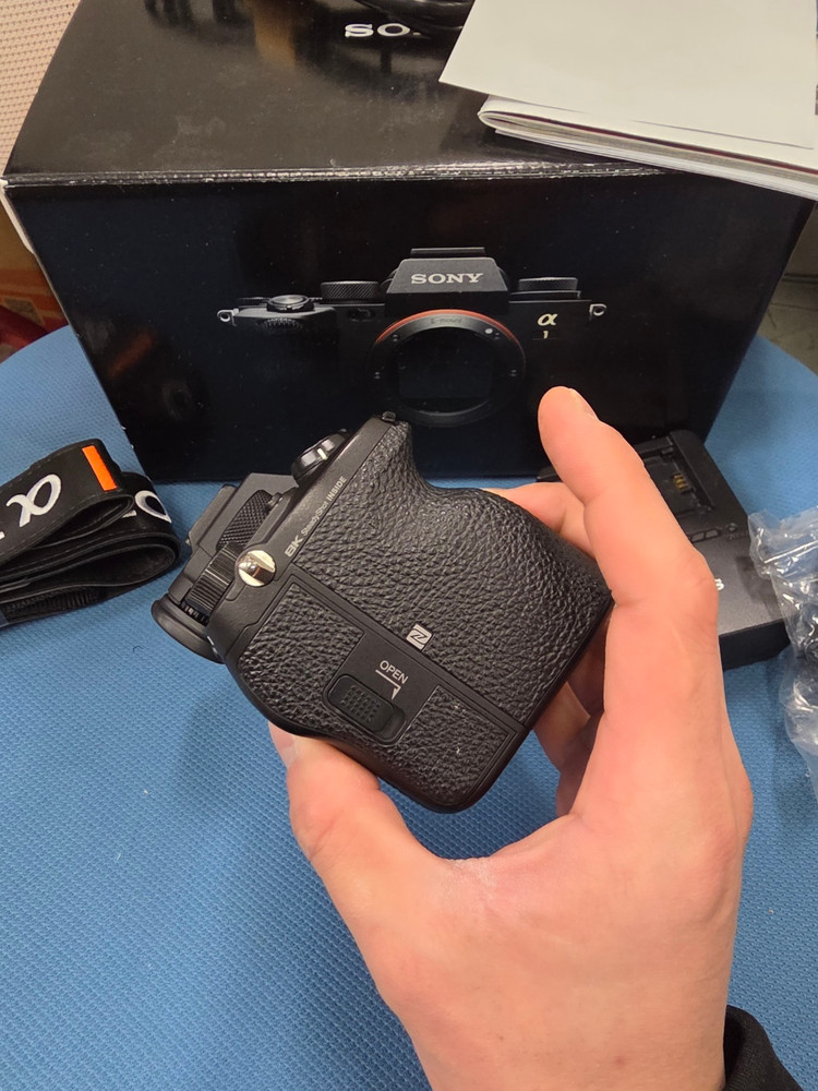 소니a1 상태좋은풀박스판매해요 컷수3천컷정도사용한바디입니다 타기종교환가능--4