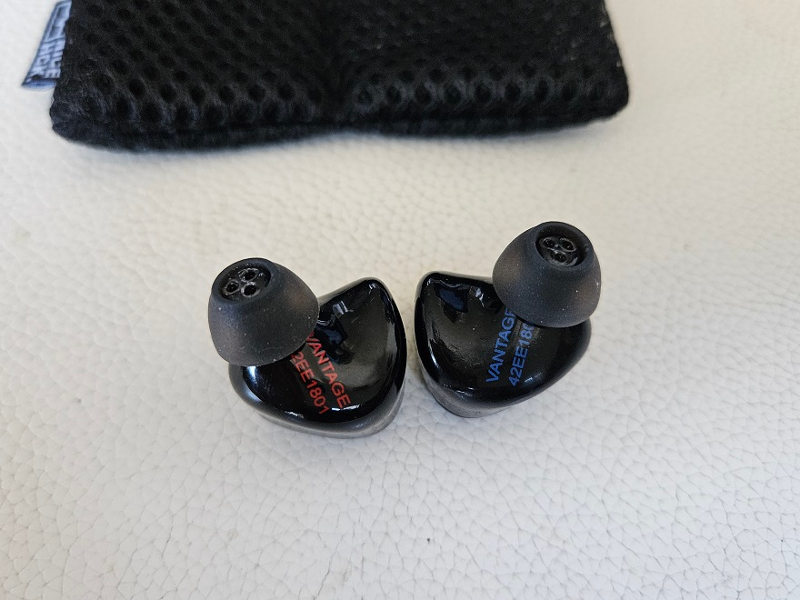 엠파이어 이어스 브라바도 입니다.--1