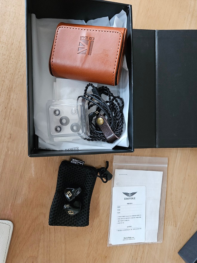 엠파이어 이어스 브라바도 입니다.--3