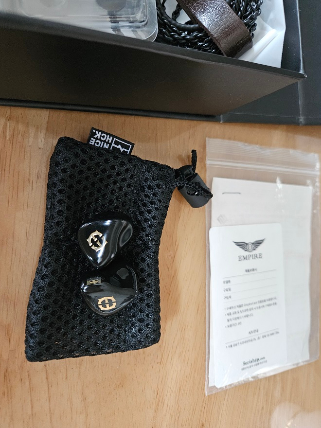 엠파이어 이어스 브라바도 입니다.--5