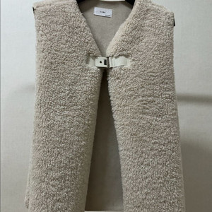 아이보리 무스탕 조끼