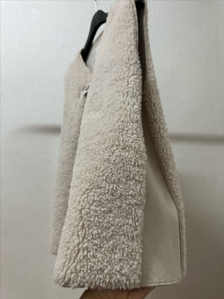 아이보리 무스탕 조끼--2