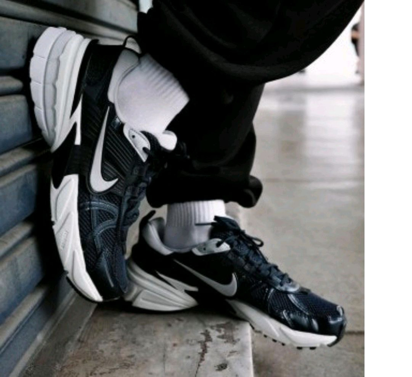 당일발송! 정가 189,000원 미착용 새제품 나이키 남성 V2K 런 러닝화/ 일상화 285--1