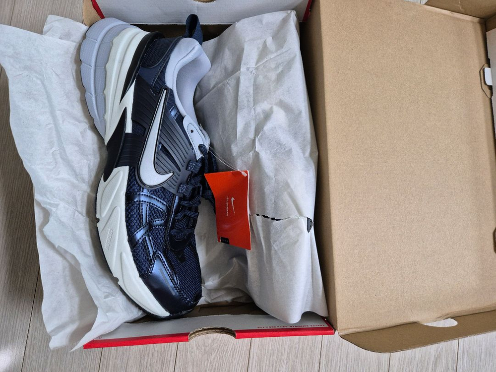 당일발송! 정가 189,000원 미착용 새제품 나이키 남성 V2K 런 러닝화/ 일상화 285--6