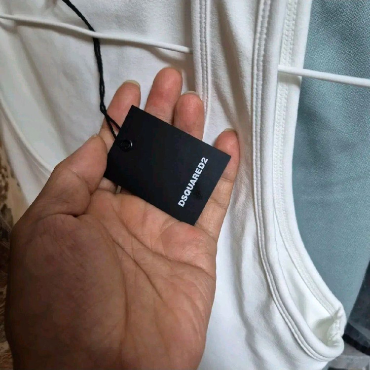 DSQUARED2 캡내장 민소매 나시티 마지막사진확인--3