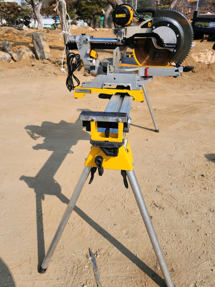 디월트 슬라이딩각도절단기 DWS780 작업대포함 판매 이미지