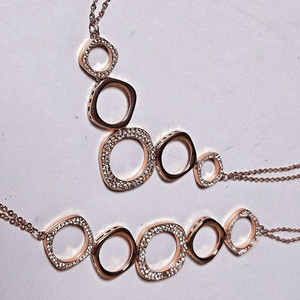 착샷,새상품,선물박스포장]독특한 스와로브스키스톤 목걸이+팔찌/귀걸이 반지 진주 14k 18k 샤넬 반클리프 디올