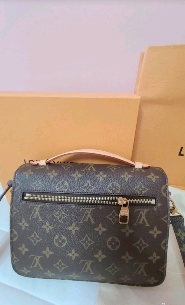 루이비통 모노그램 크로스백--4