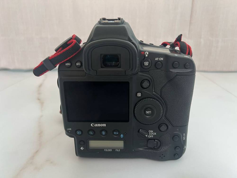 1DX MARK II (7.2만장 촬영기기) - 배터리 1개, 충전기 1개 증정, 렌즈 미포함 이미지