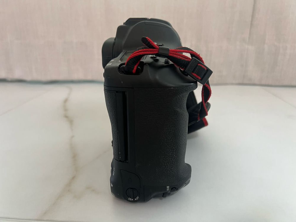 1DX MARK II (7.2만장 촬영기기) - 배터리 1개, 충전기 1개 증정, 렌즈 미포함 이미지