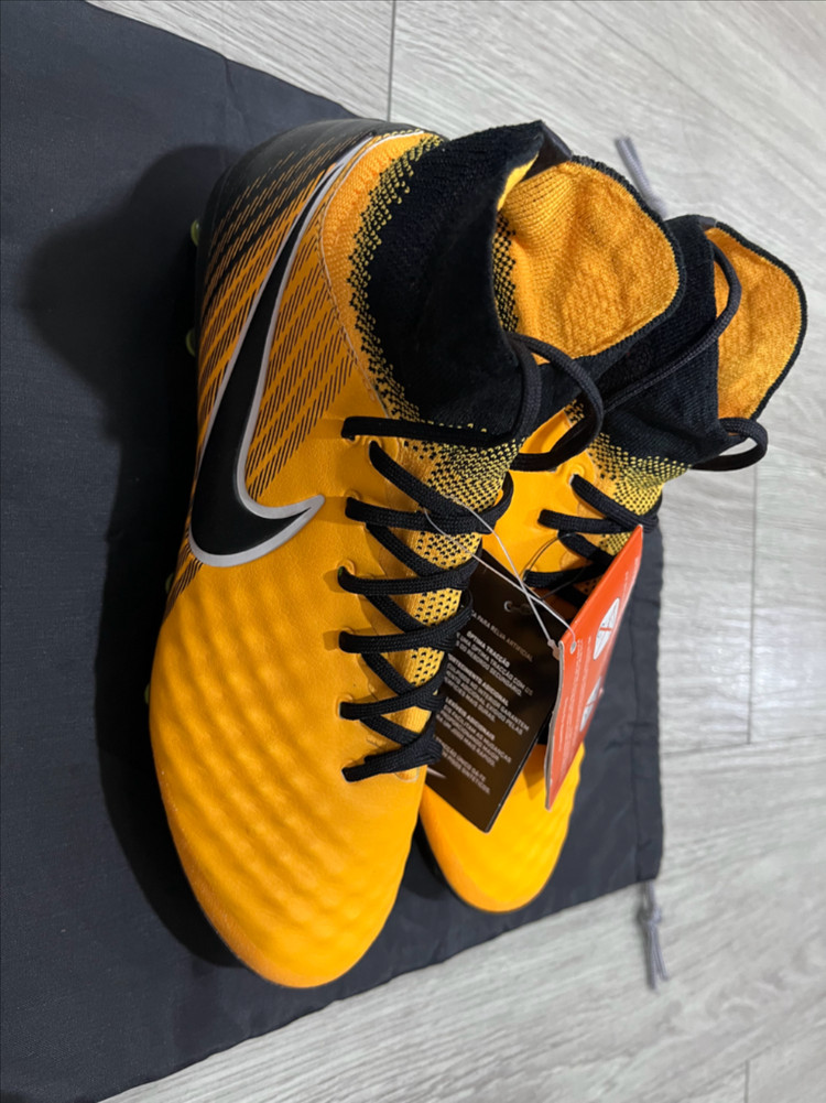 (새상품) 나이키 마지스타 AG-pro [250] 축구화--1