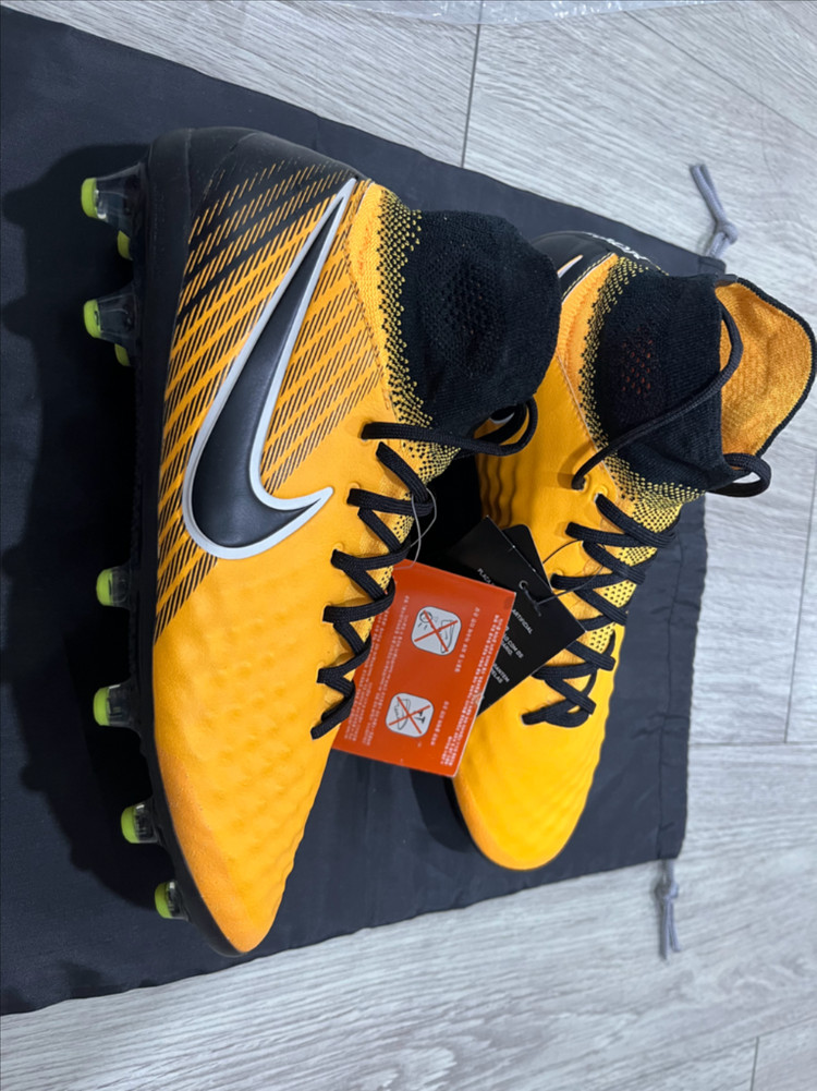 (새상품) 나이키 마지스타 AG-pro [250] 축구화--2