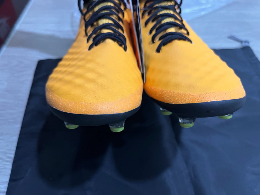 (새상품) 나이키 마지스타 AG-pro [250] 축구화--7