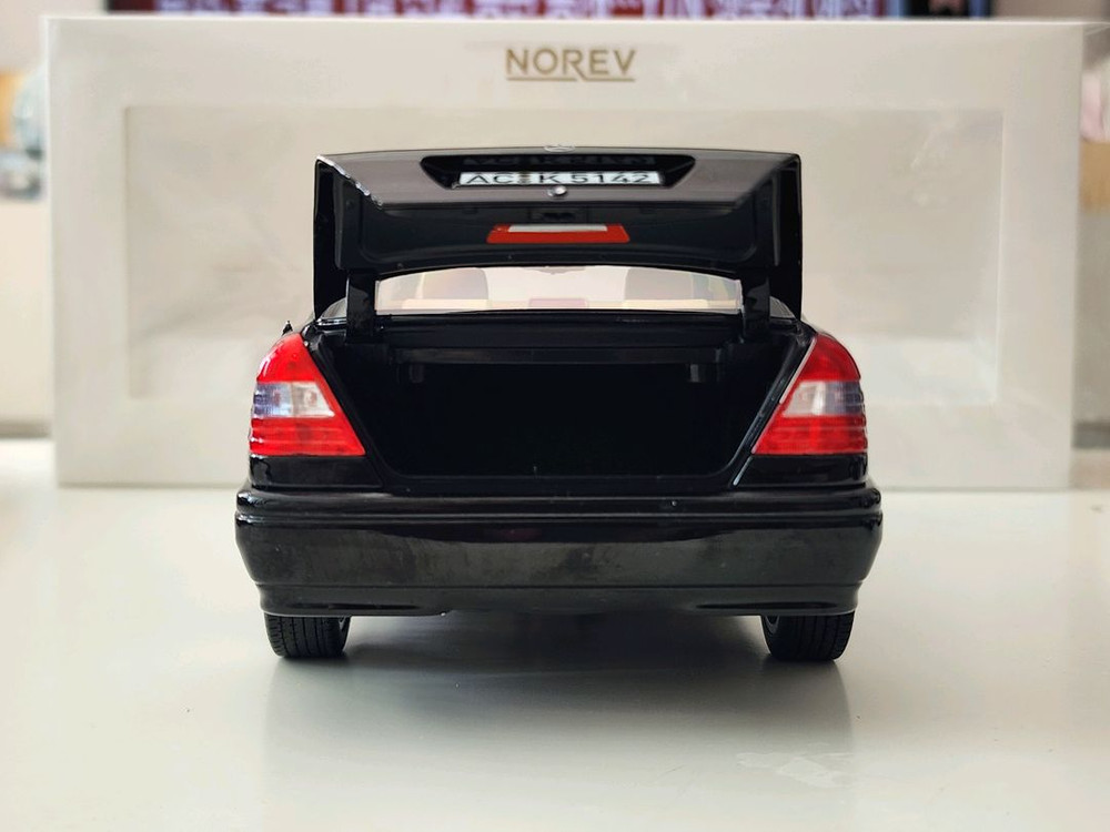 1:18 노레브 벤츠 W202 C200 블랙 다이캐스트 이미지