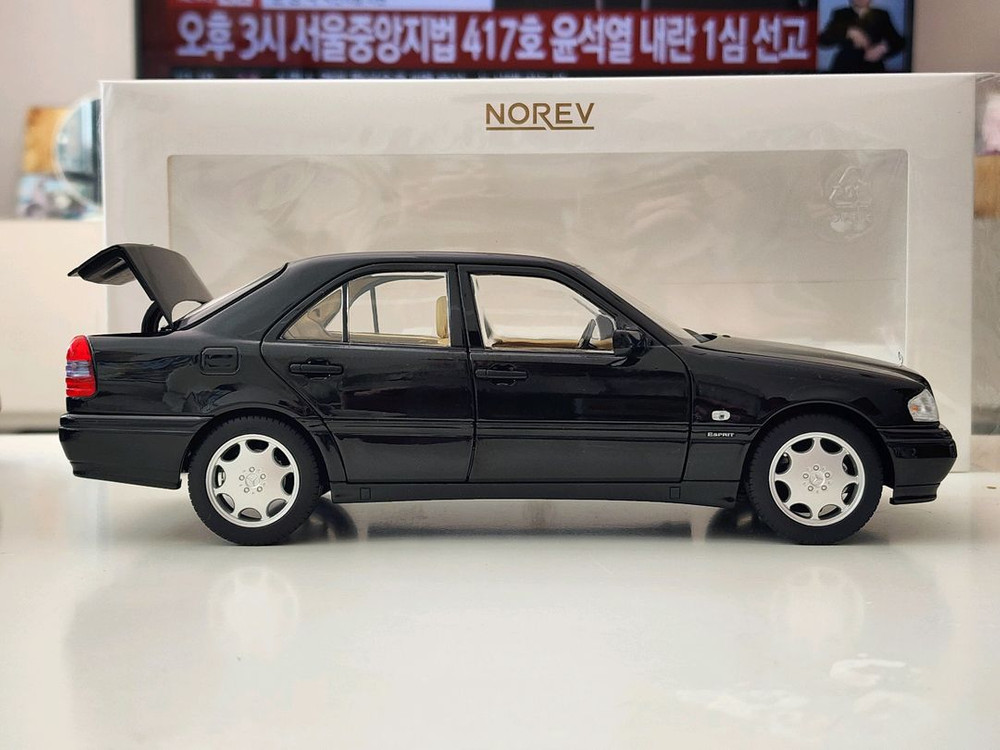 1:18 노레브 벤츠 W202 C200 블랙 다이캐스트 이미지