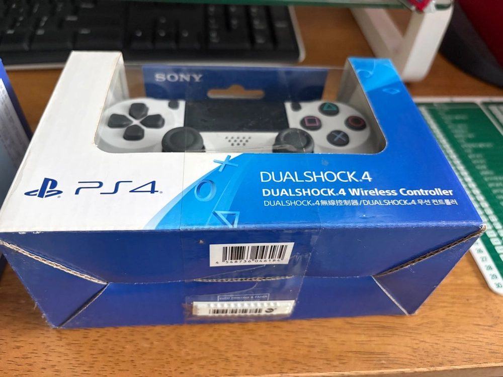 PS4 듀얼쇼크4 미개봉(신품) 팝니다. - 안심되는 중고거래