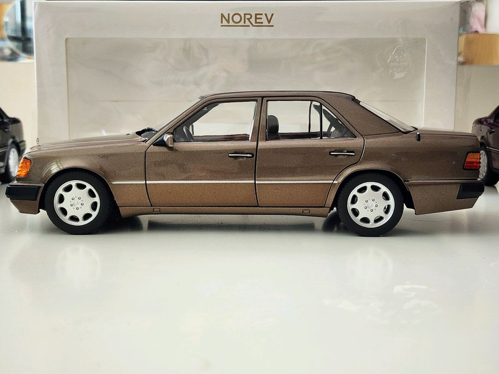 1:18 노레브 벤츠 W124 500E 브라운 다이캐스트 이미지