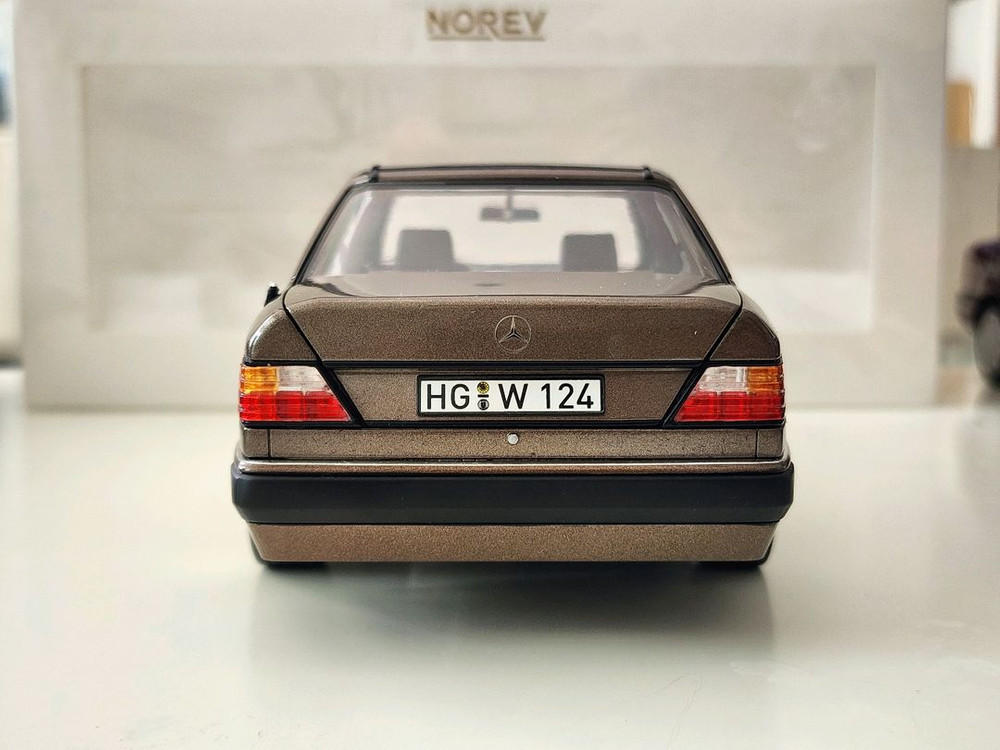 1:18 노레브 벤츠 W124 500E 브라운 다이캐스트 이미지