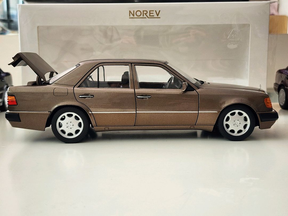 1:18 노레브 벤츠 W124 500E 브라운 다이캐스트 이미지