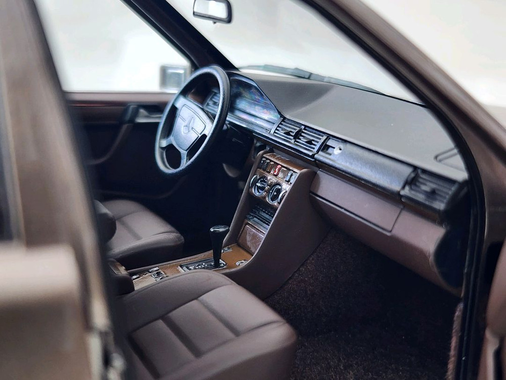 1:18 노레브 벤츠 W124 500E 브라운 다이캐스트 이미지