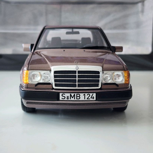 1:18 노레브 벤츠 W124 230E 브라운 딜러버전 다이캐스트 이미지
