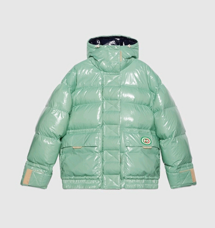 구찌 아이유 다운패딩 이미지
