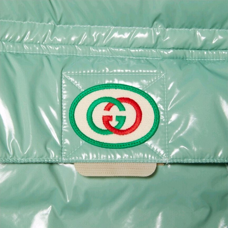 구찌 아이유 다운패딩 이미지