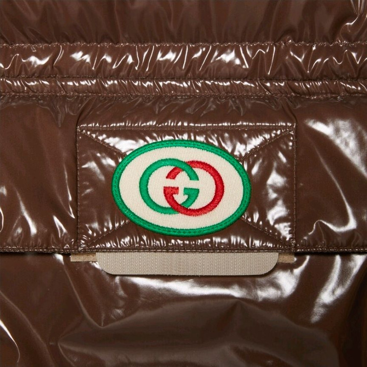 구찌 아이유 다운패딩 이미지