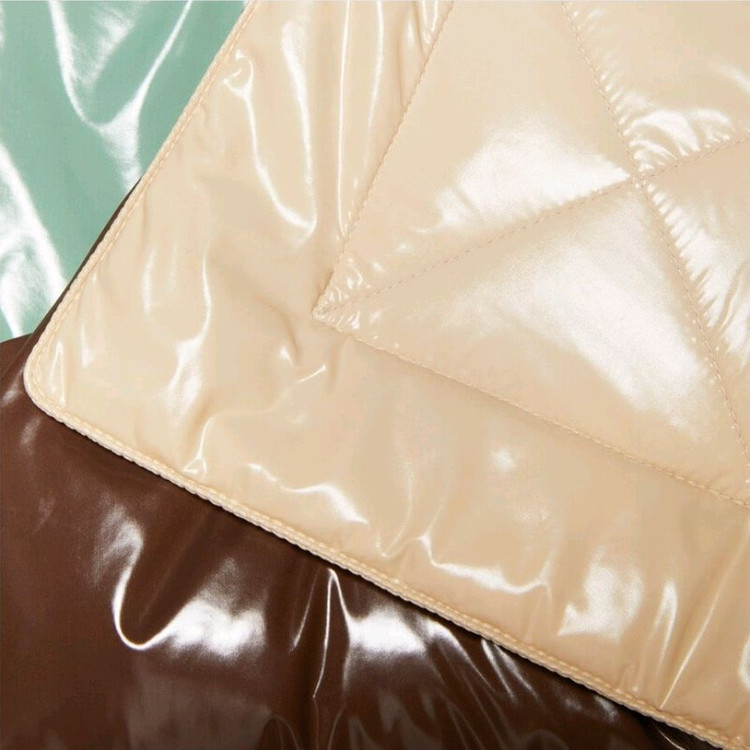 구찌 아이유 다운패딩 이미지