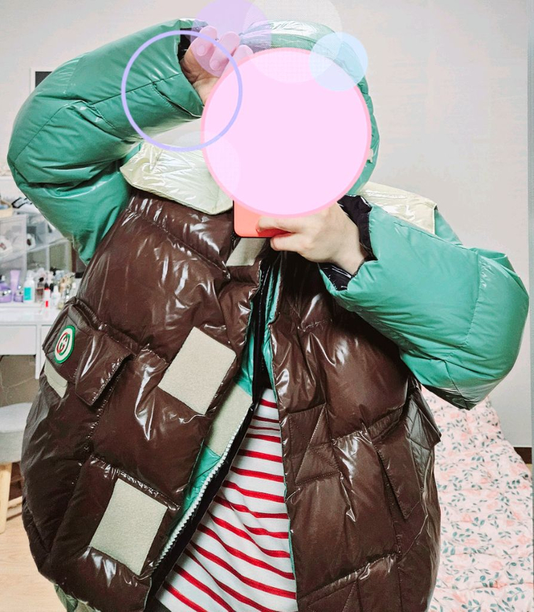 구찌 아이유 다운패딩 이미지