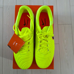 티엠포 아카데미 풋살화 형광 옐로우 270