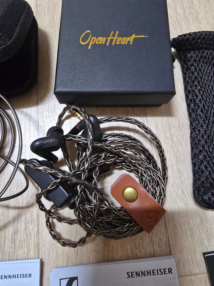 IE300 + 정품 케이블2.5 +정품 mic 케이블 3.5 +openheart 커케 4.4--3