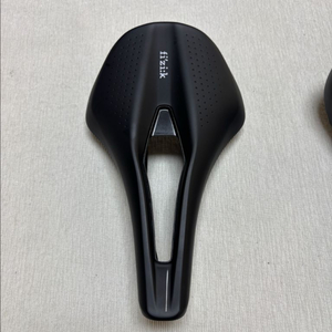 피직 템포 아르고 R5 안장