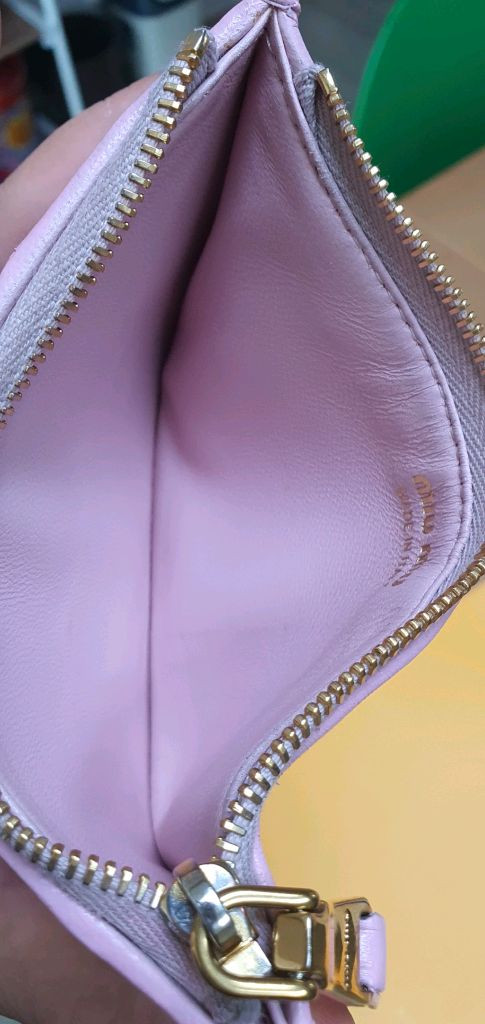 미우미우 마틀라세 카드지갑/지갑 정품A급(보증서O)구찌프라다루이비통디올고야드샤넬셀린느보테가생로랑발렌시아가버버리가방--8