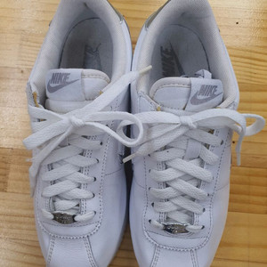 나이키 코르테즈 베이직 쥬얼 실버 (240/상태양호)