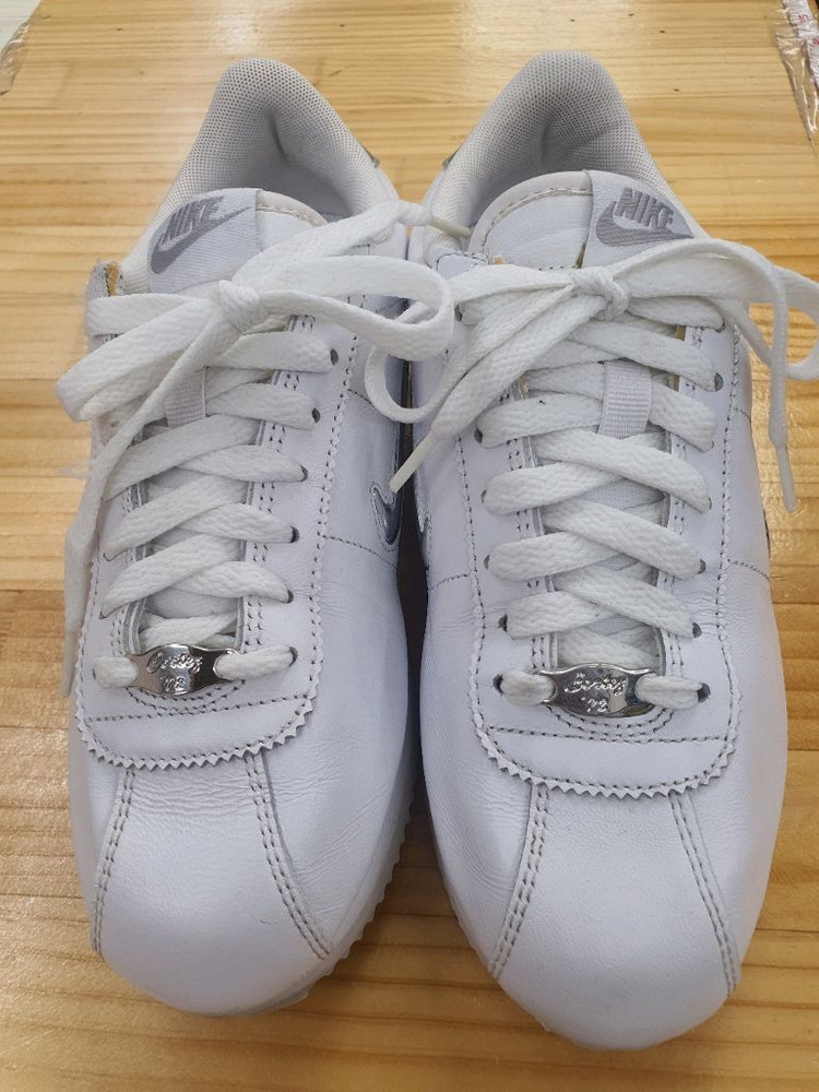 나이키 코르테즈 베이직 쥬얼 실버 (240/상태양호)--1