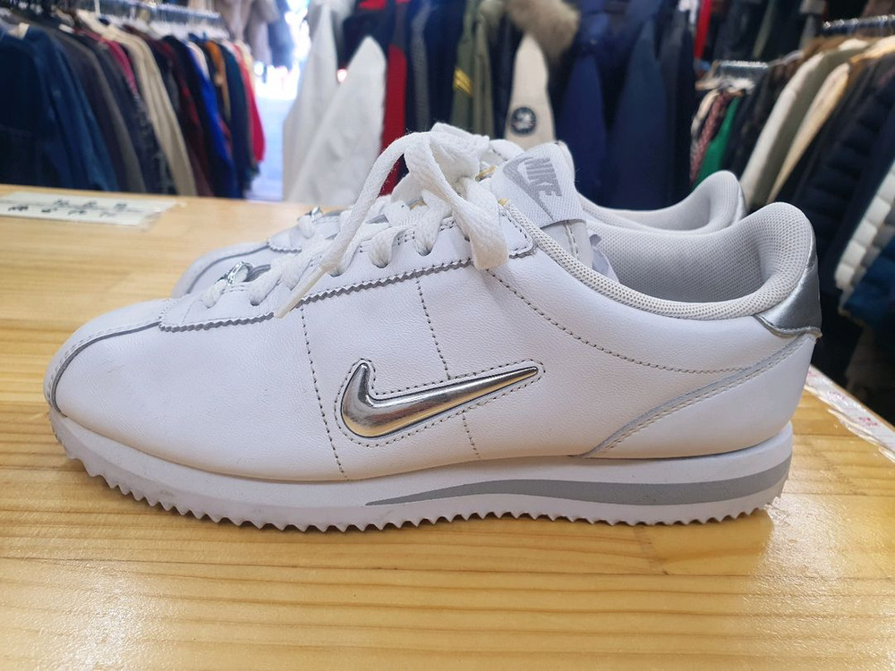 나이키 코르테즈 베이직 쥬얼 실버 (240/상태양호)--2