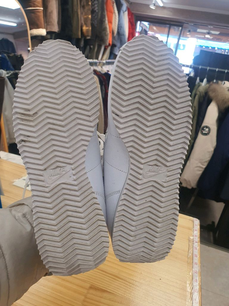 나이키 코르테즈 베이직 쥬얼 실버 (240/상태양호)--6