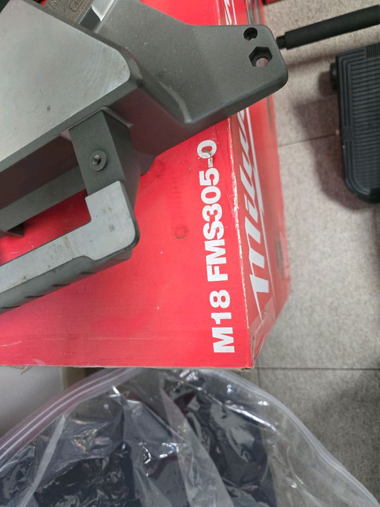 밀워키 슬라이딩 각도절단기 세트 이미지