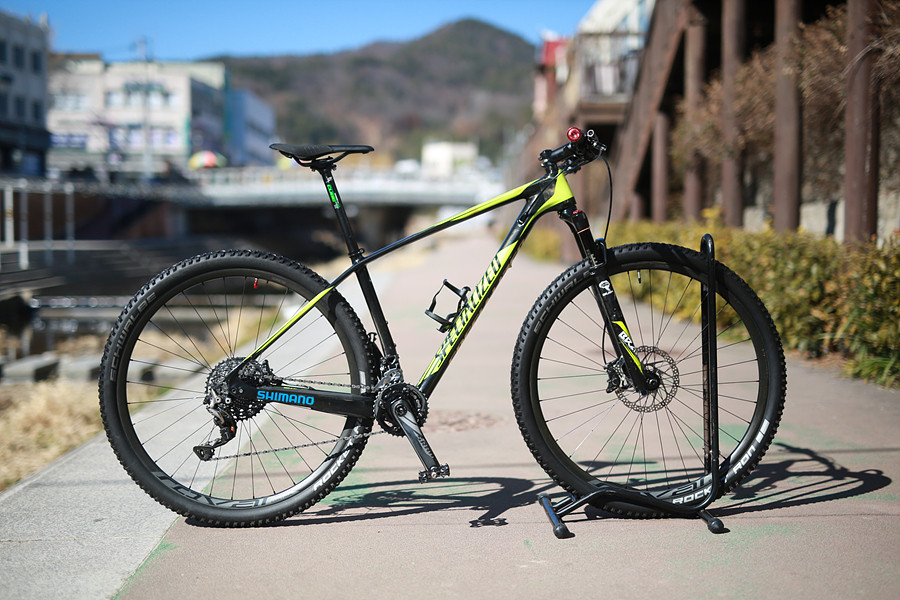 16년 스페셜라이즈드 스텀점퍼 익스퍼트 HT 카본 M 29인치--2