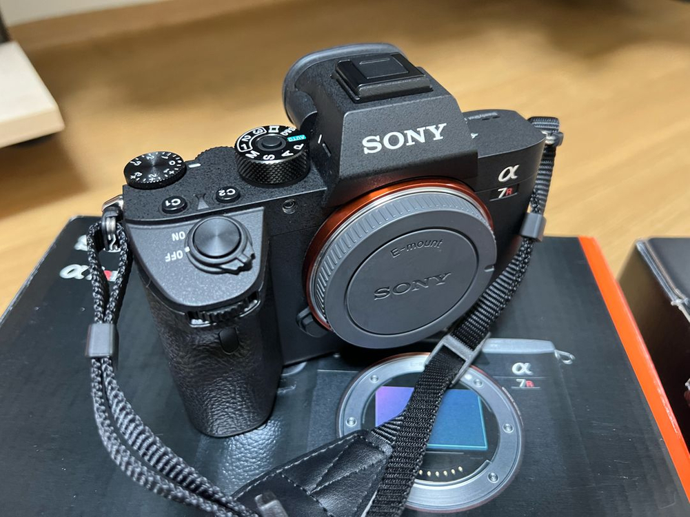 소니 A7R3 풀프레임 미러리스 카메라 풀박스(상태좋음)--1