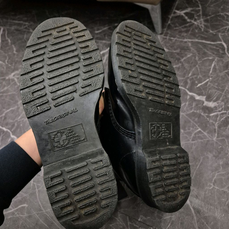 닥터마틴 1460 모노 8홀 블랙 250mm 이미지