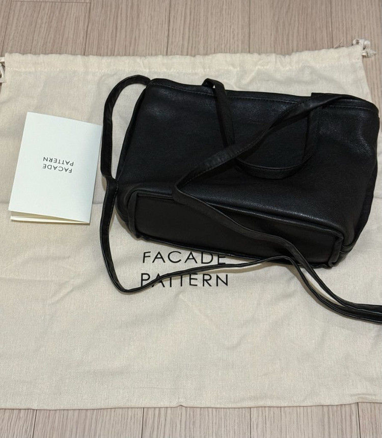 파사드패턴 브리즈 크로스 워싱 레더백 블랙--1