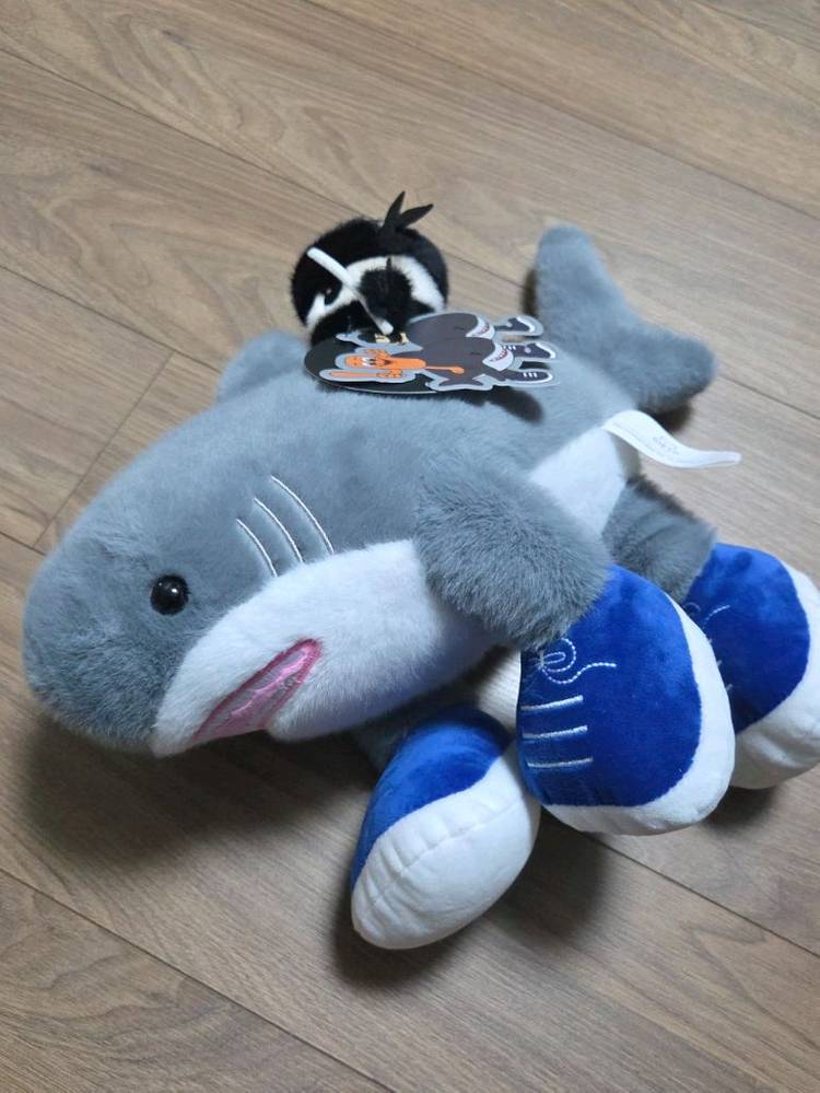 트랄라레로 트랄랄라 상어 인형 새상품--0