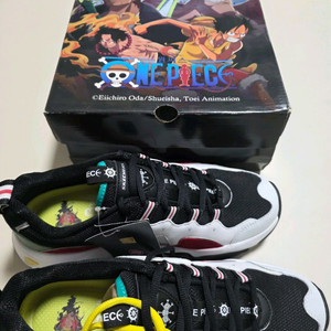 [새상품 270] 스케쳐스 딜라이트 X 원피스 콜라보 신발 270