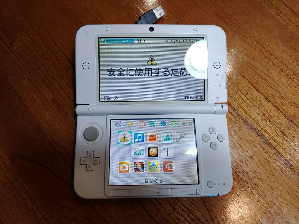 미품 3DS LL + 충전선 + 휴대파우치--2